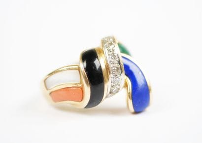 14K yellow gold (585‰) ring featuring a ribbon...