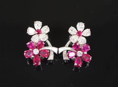 VAN CLEEF & ARPELS.
Pair of earrings in 18K...