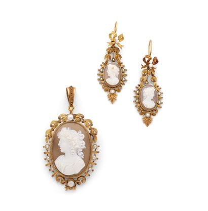 A two-tone 18K yellow gold (750‰) half-set...