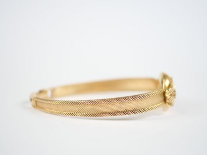 An 18K (750‰) yellow and white gold ribbon-link...