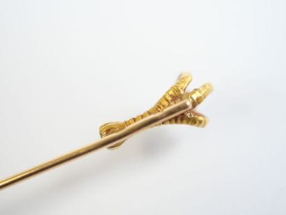 18K yellow gold (750‰) scarf pin, with a...