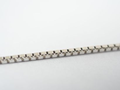 18K white gold necklace (750‰) featuring...