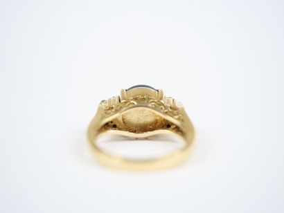 A large 18K yellow gold (750‰) ring featuring...