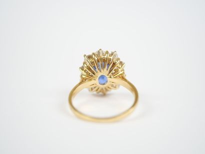 18K yellow gold (750‰) daisy ring set with...