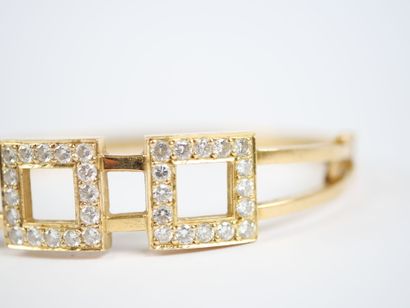 An 18K yellow gold (750‰) link bracelet featuring...