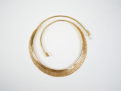 A striking 18K yellow gold (750‰) necklace...