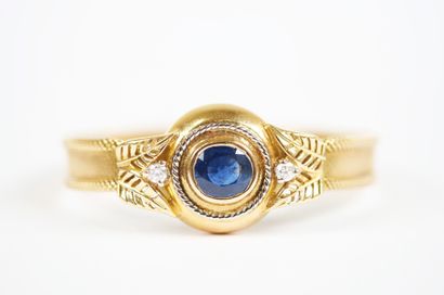 An 18K (750‰) yellow and white gold ribbon-link...