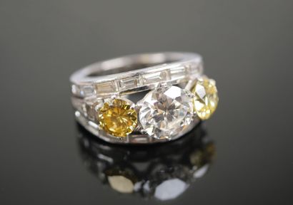 An 18K white gold (750‰) and platinum (850‰)...