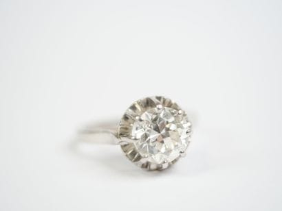 Platinum (850‰) solitaire ring set with a...