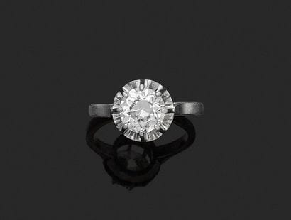 Platinum (850‰) solitaire ring set with a...