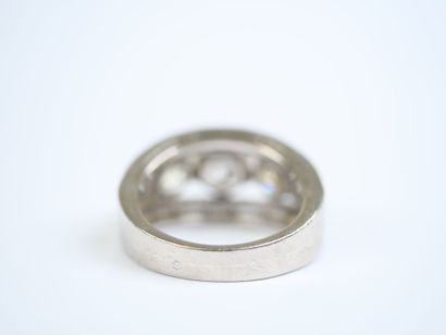 An 18K white gold (750‰) and platinum (850‰)...