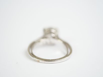 18K white gold (750‰) solitaire ring set...