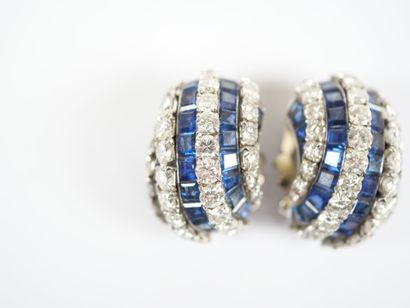 VAN CLEEF & ARPELS.
Pair of domed earrings...