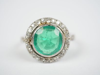 Platinum ring (850‰) featuring a round faceted...