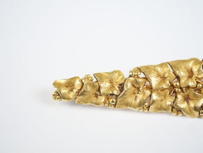 Large diamond-shaped brooch in 18K yellow...