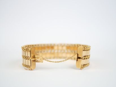 A striking 18K yellow gold (750‰) bracelet...