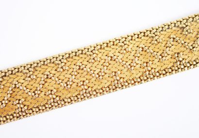 Wide, flexible bracelet in 18K yellow gold...