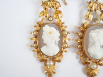 A two-tone 18K yellow gold (750‰) half-set...