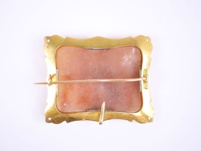 Rectangular brooch in 18K yellow gold (750‰)...