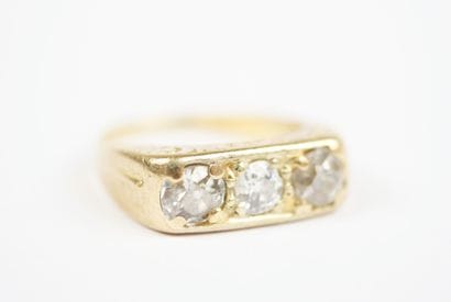 18K yellow gold (750‰) garter ring adorned...