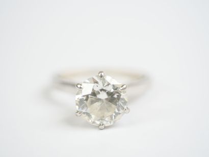Platinum (850‰) solitaire ring featuring...