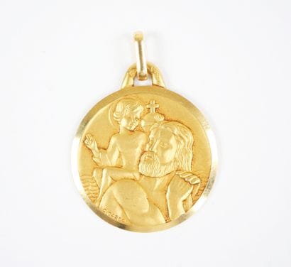 Circular religious medal in 18K yellow gold...