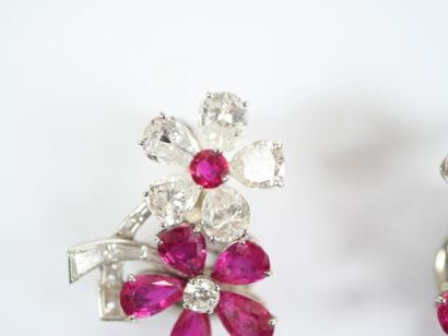 VAN CLEEF & ARPELS.
Pair of earrings in 18K...