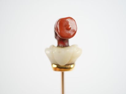 18K yellow gold (750‰) scarf pin, with the...