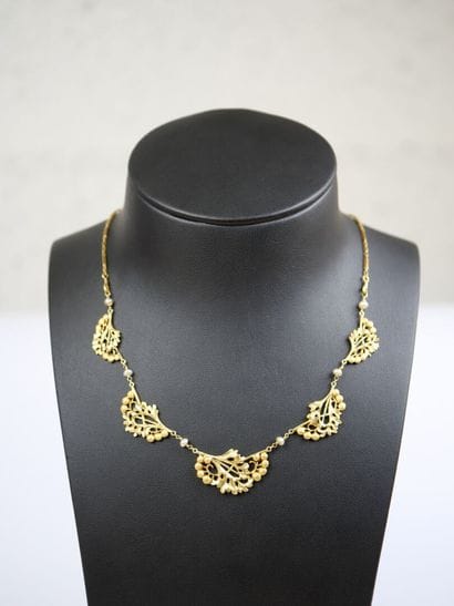 An 18K yellow gold (750‰) necklace with a...