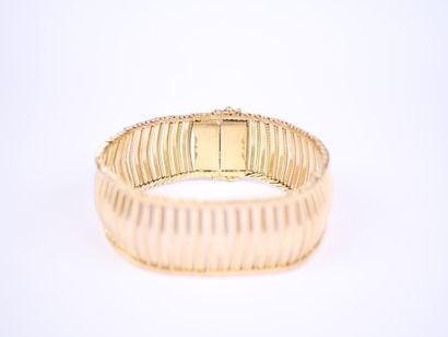 A striking 18K yellow gold (750‰) link bracelet...