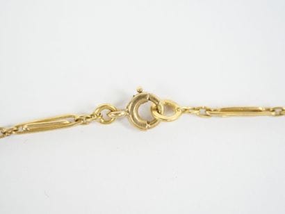 An 18K yellow gold (750‰) necklace with a...