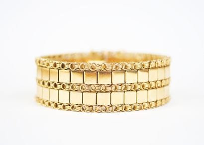A striking 18K yellow gold (750‰) bracelet...