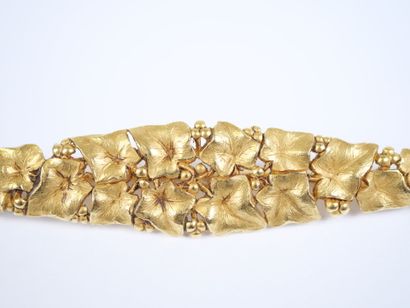 Large diamond-shaped brooch in 18K yellow...