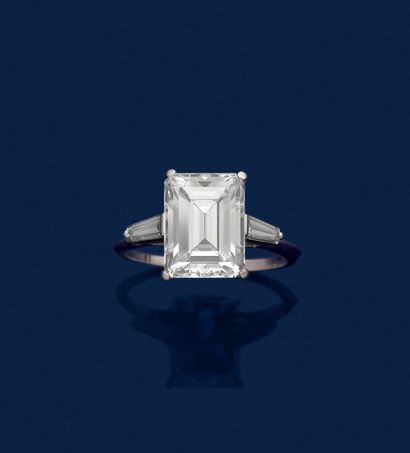 THE WHITE STAR.
Platinum ring (850‰) set...