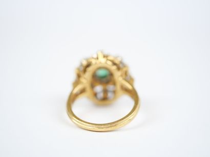 An 18K (750‰) yellow and white gold ring...