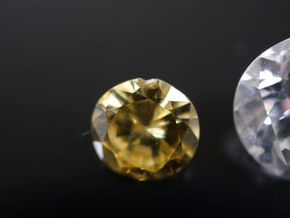 An 18K white gold (750‰) and platinum (850‰)...