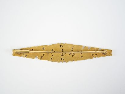 Large diamond-shaped brooch in 18K yellow...