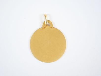 Circular religious medal in 18K yellow gold...