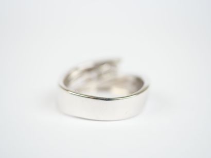 GAREL PARIS. 
Free-form ring in 18K white...