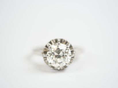 Platinum (850‰) solitaire ring set with a...