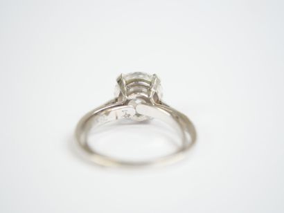 18K white gold (750‰) solitaire ring set...