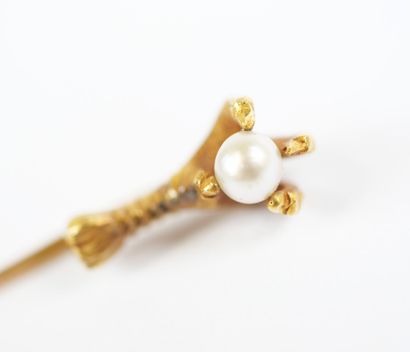 18K yellow gold (750‰) scarf pin, with a...