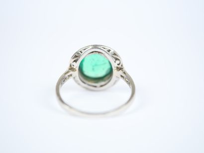 Platinum ring (850‰) featuring a round faceted...