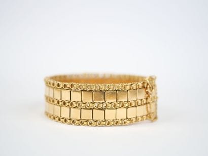 A striking 18K yellow gold (750‰) bracelet...