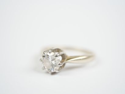 18K white gold (750‰) and platinum solitaire...