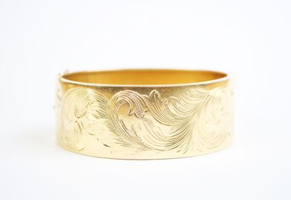 Wide, hinged bracelet in 18K yellow gold...