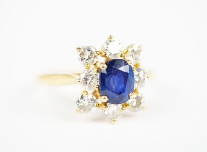 18K yellow gold (750‰) daisy ring featuring...