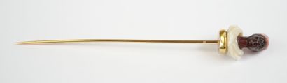 18K yellow gold (750‰) scarf pin, with the...