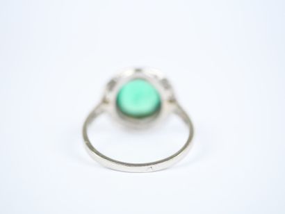 Platinum ring (850‰) featuring a round faceted...