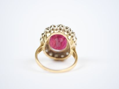 Large daisy ring in 18K yellow and white...